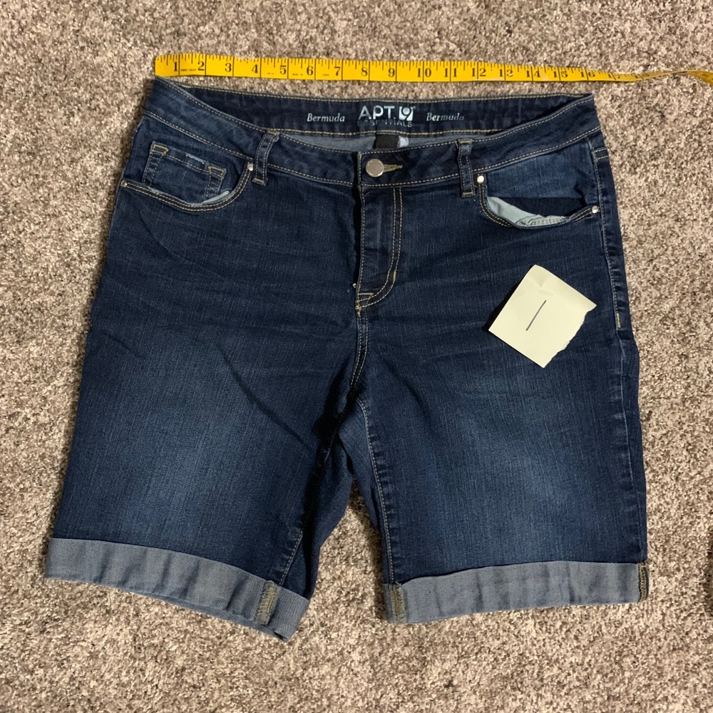 Apt 9 Bermuda shorts size 10